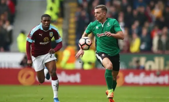 足球国足公布出征名单，多名主力如期入选