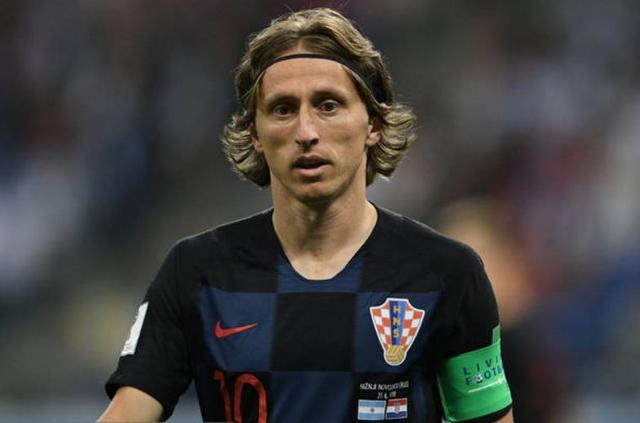 德天空：诺伊尔因肠胃感染缺席合练，乌尔比希可能替代他出场